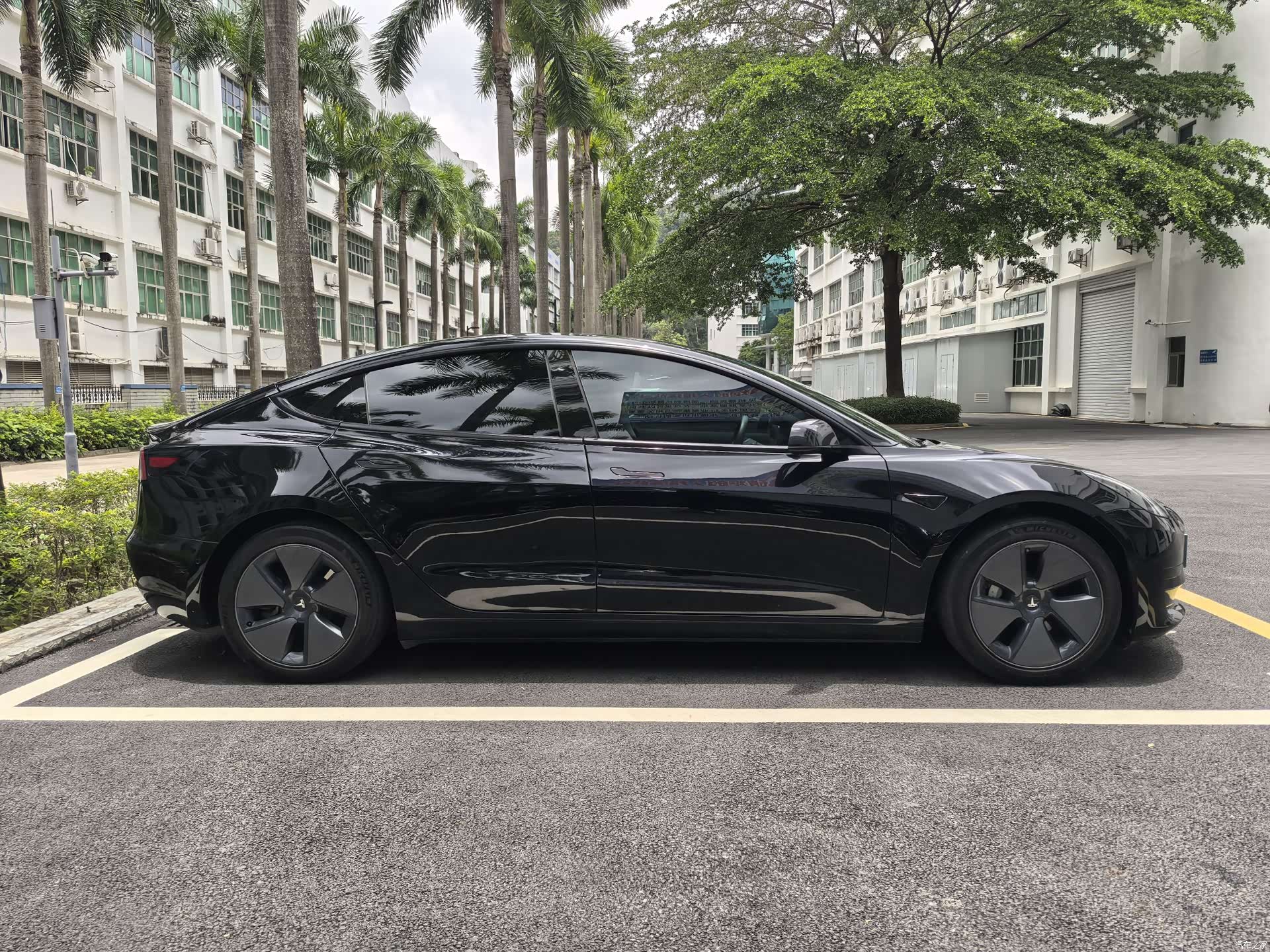 Tesla Model 3, 2023 4