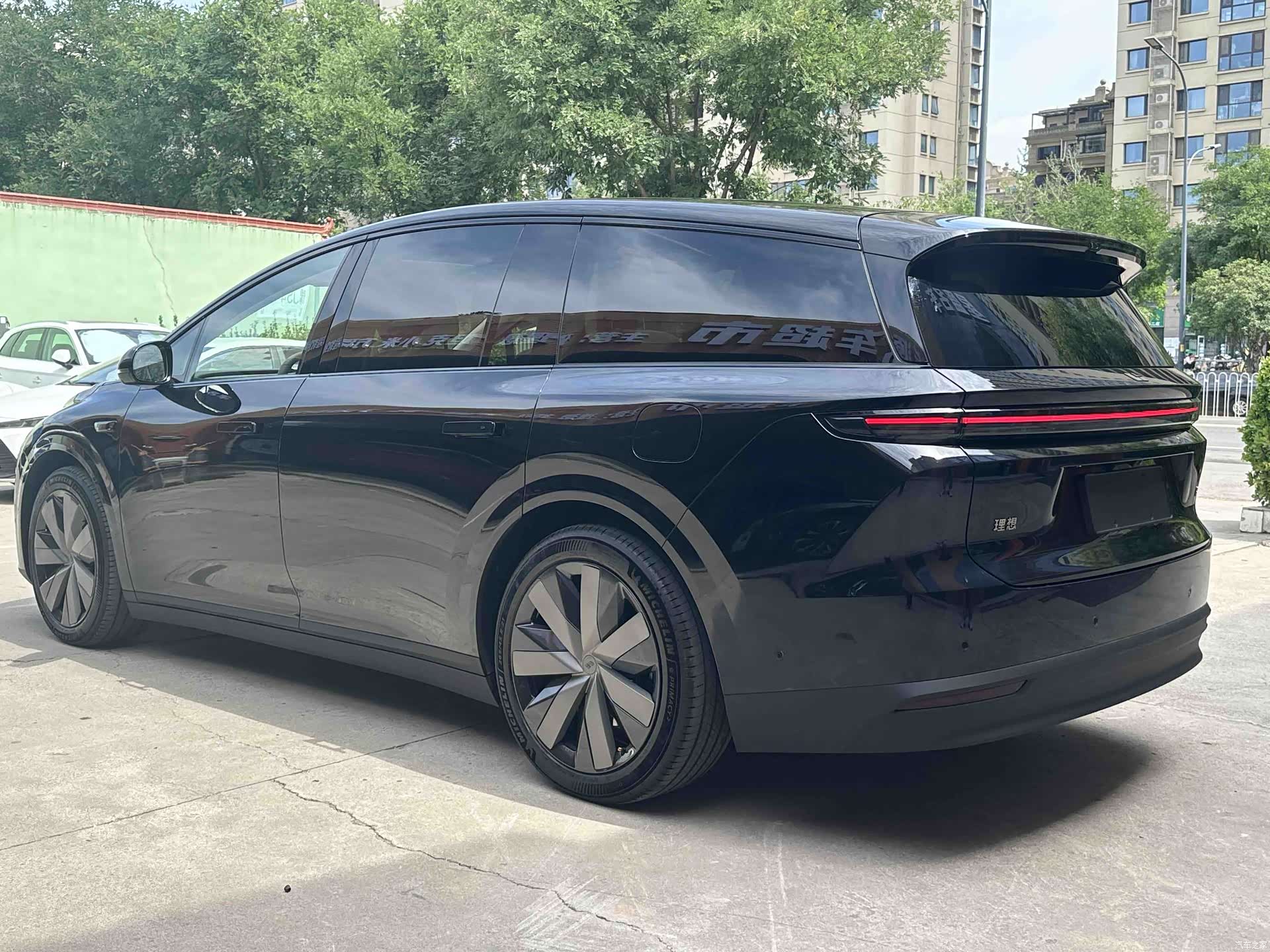 Li Auto i8, 2025 6