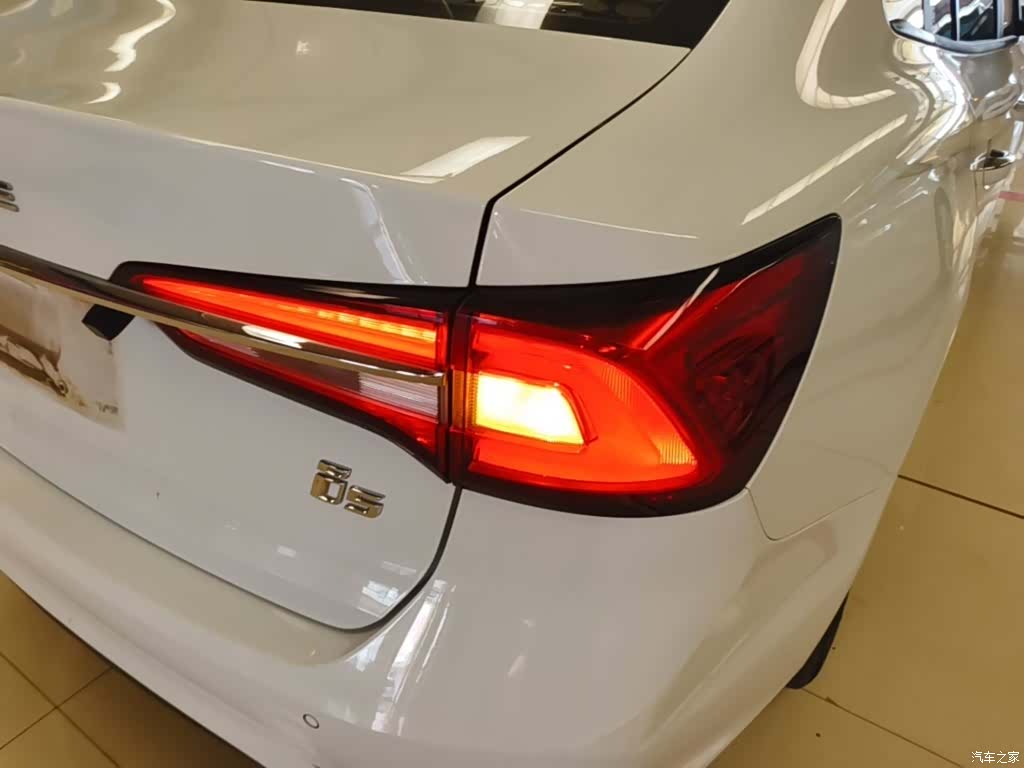 Roewe i5, 2019 8