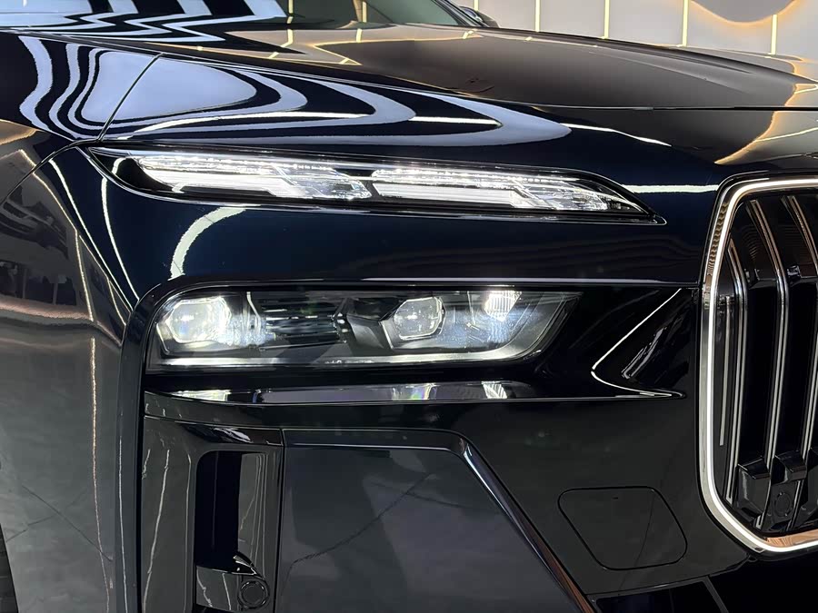 BMW 7-Series 2025, фото 5
