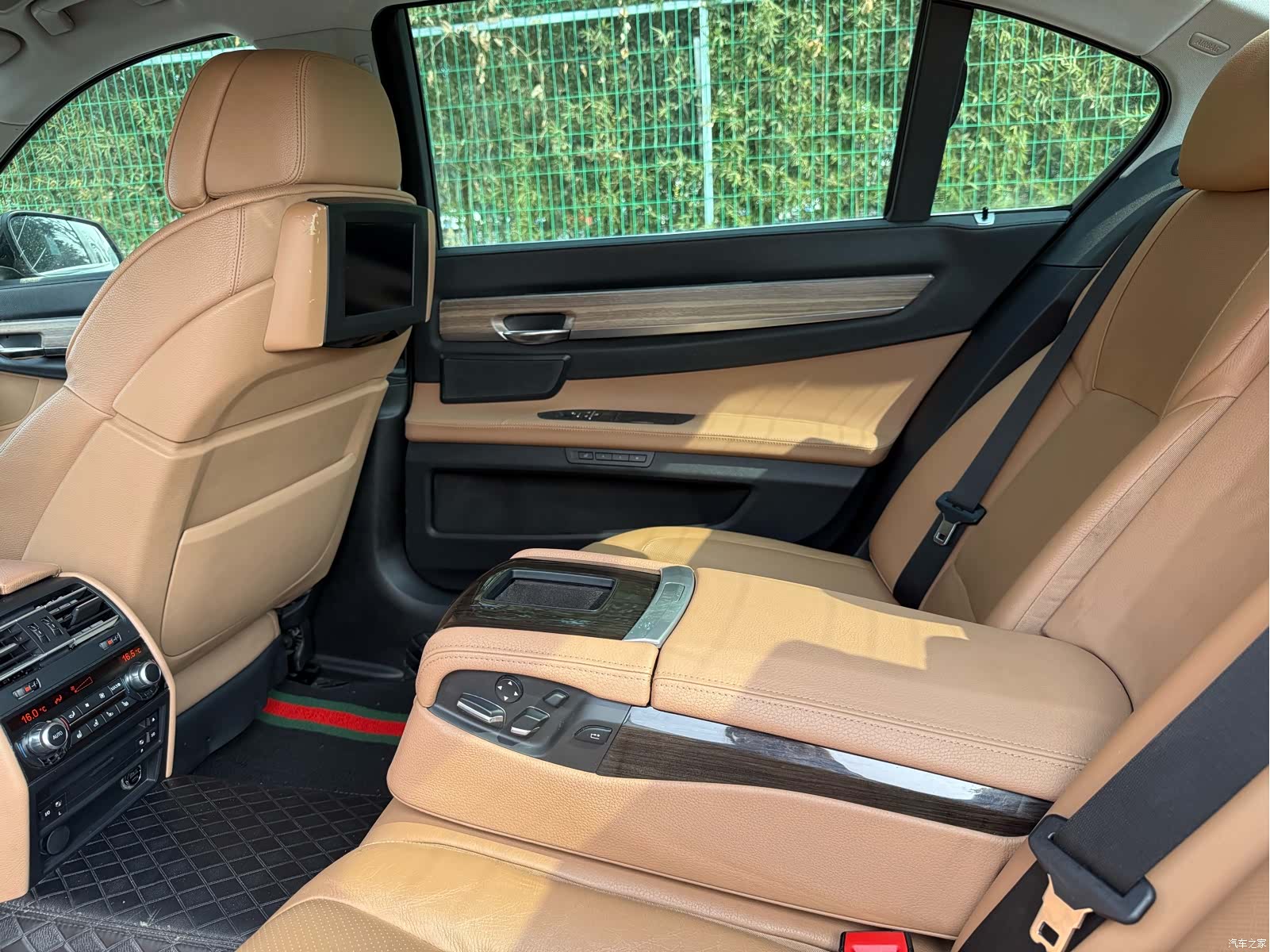 BMW 7 Series, 2011 11
