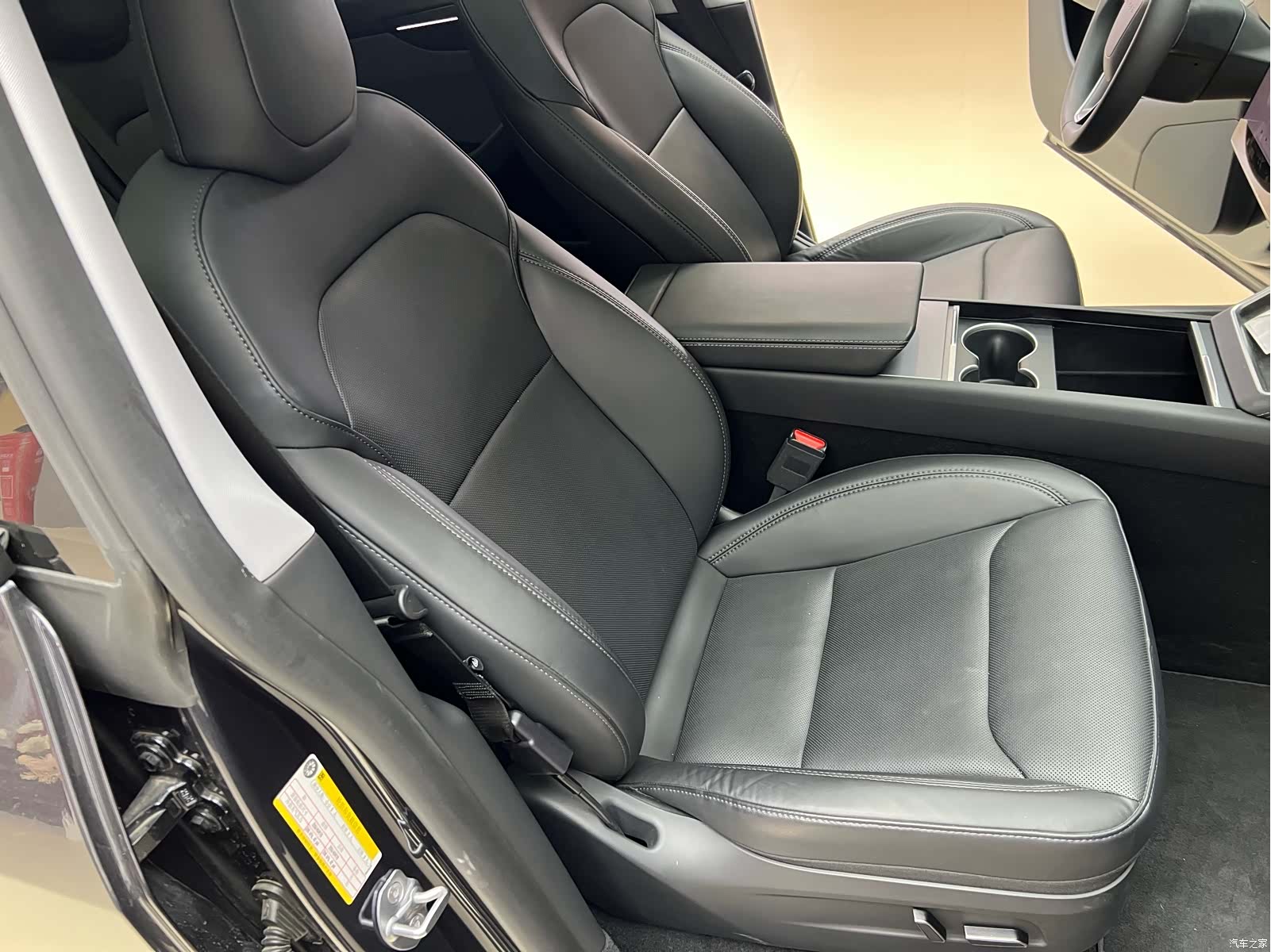 Tesla Model Y, 2025 12