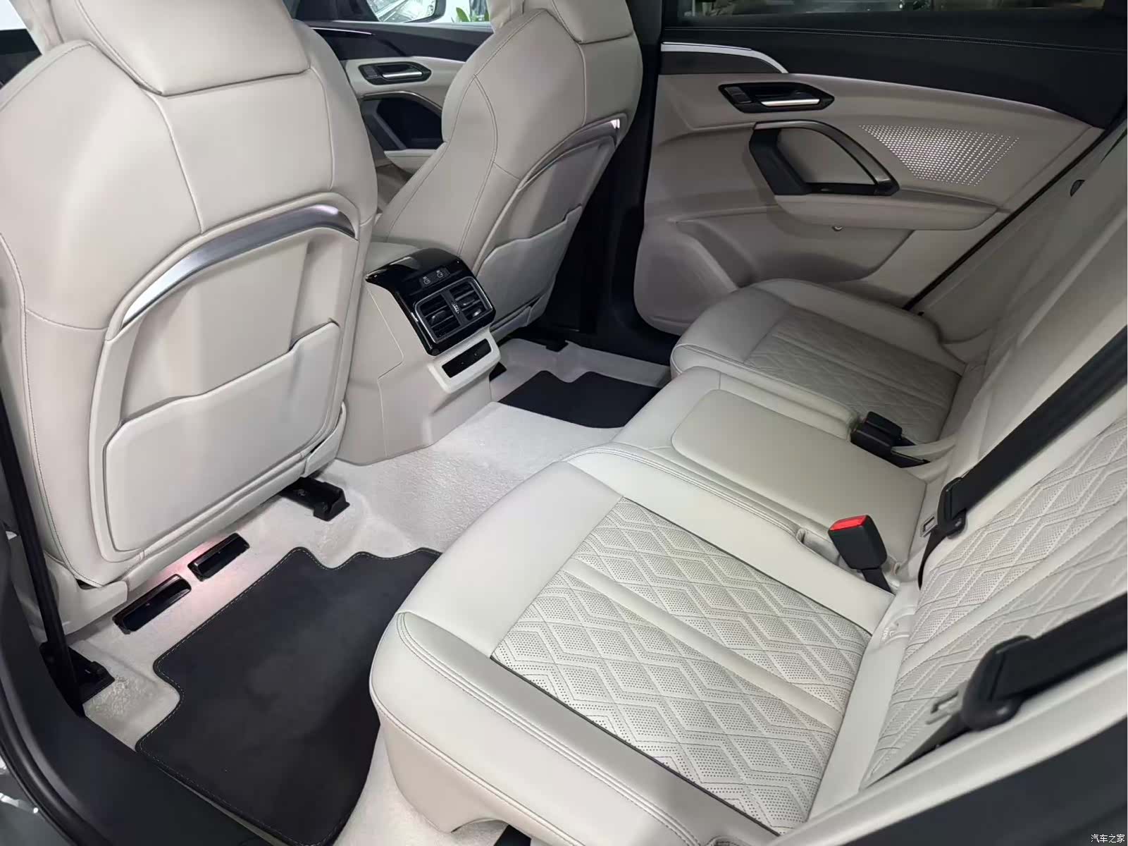 Audi Q5L, 2025 7