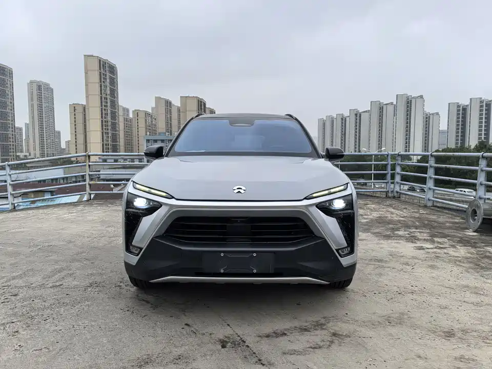 NIO ES8
