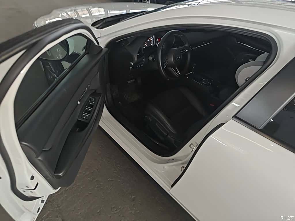 Mazda Mazda3, 2025 16
