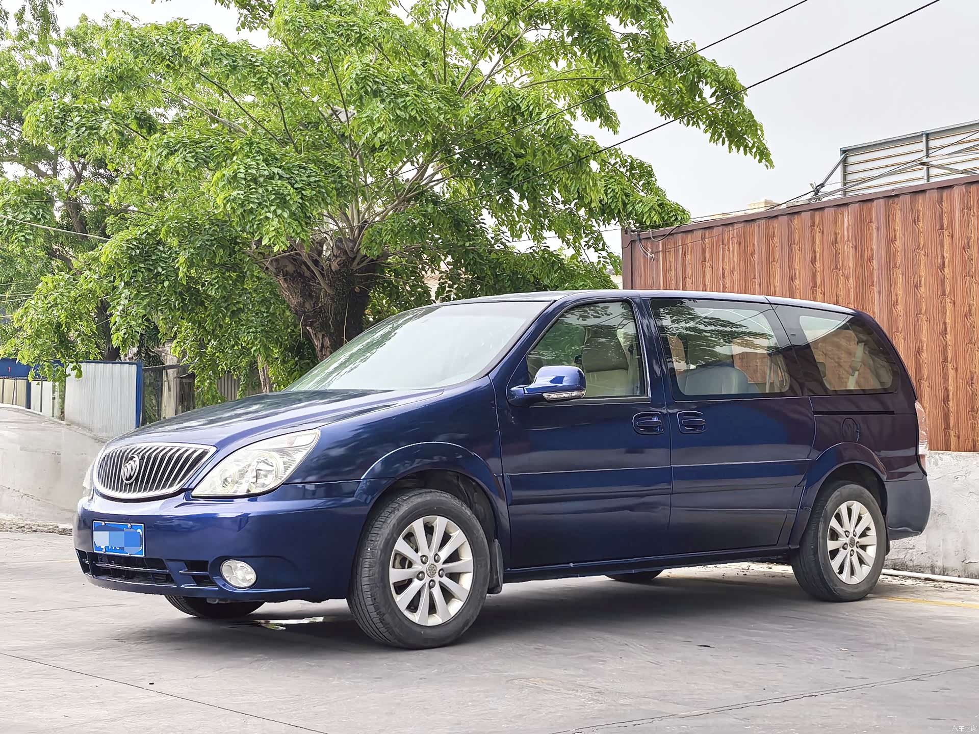 Buick GL8, 2013 1