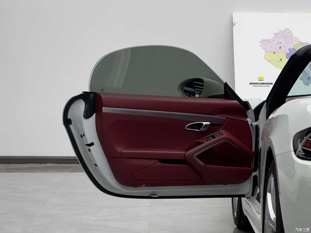 Porsche Boxster, 2023 все фото