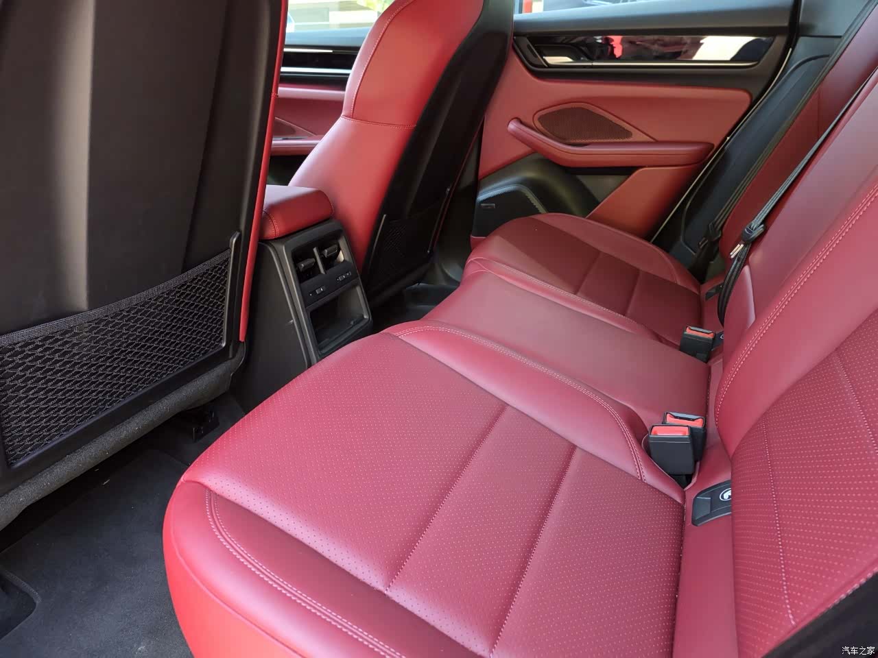 Porsche Macan, 2025 9