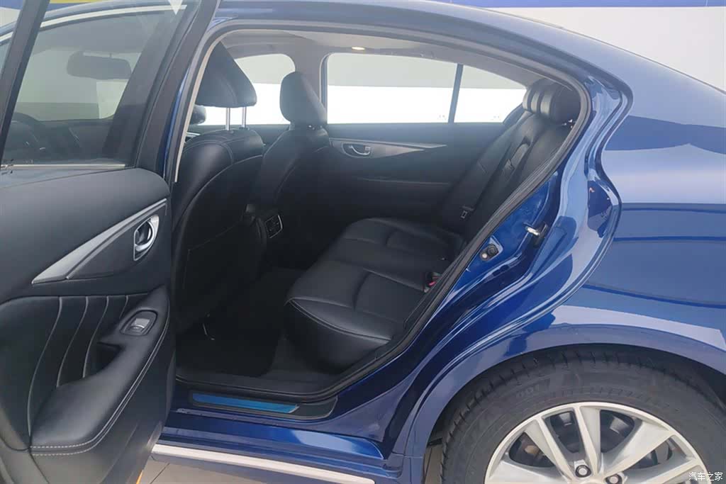 Infiniti Q50L, 2017 11