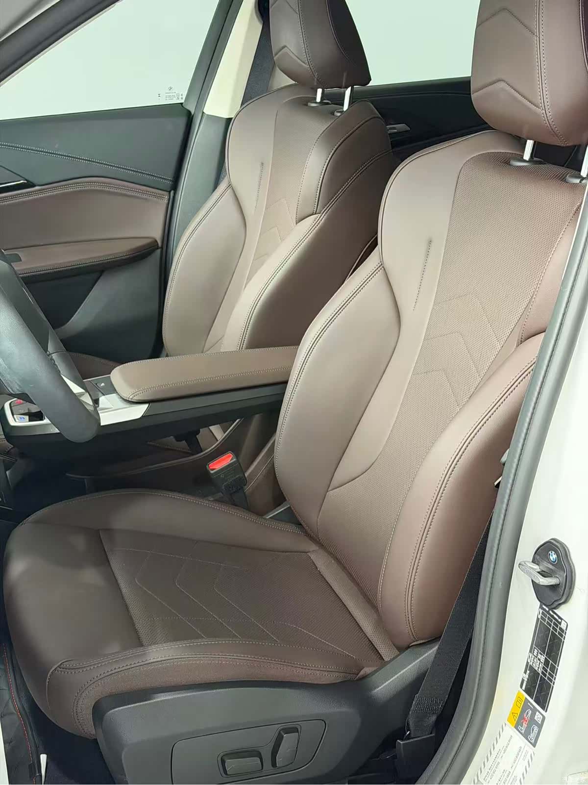 BMW iX1, 2025 8