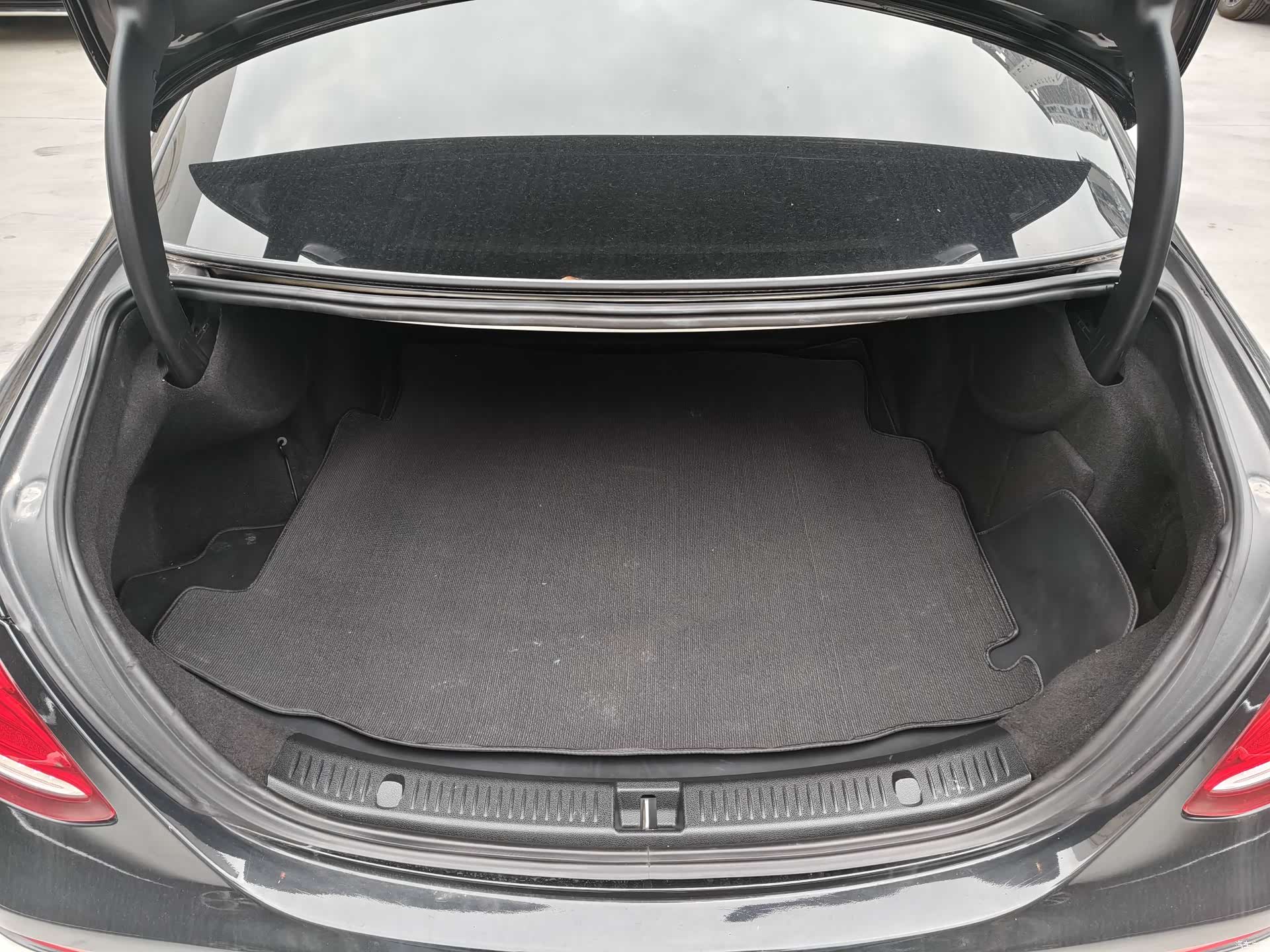 Mercedes-Benz E-Class, 2017 26