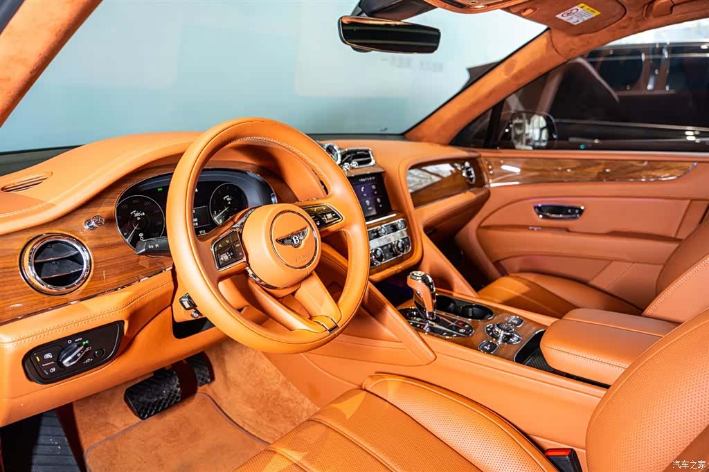 Bentley Bentayga, 2023 все фото