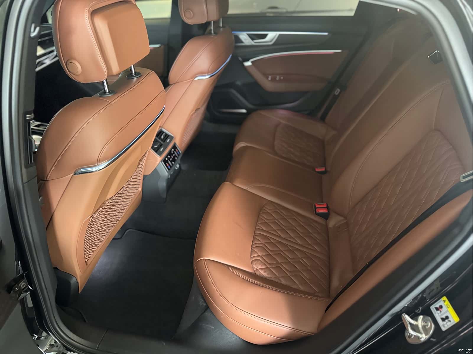 Audi A6L, 2025 10