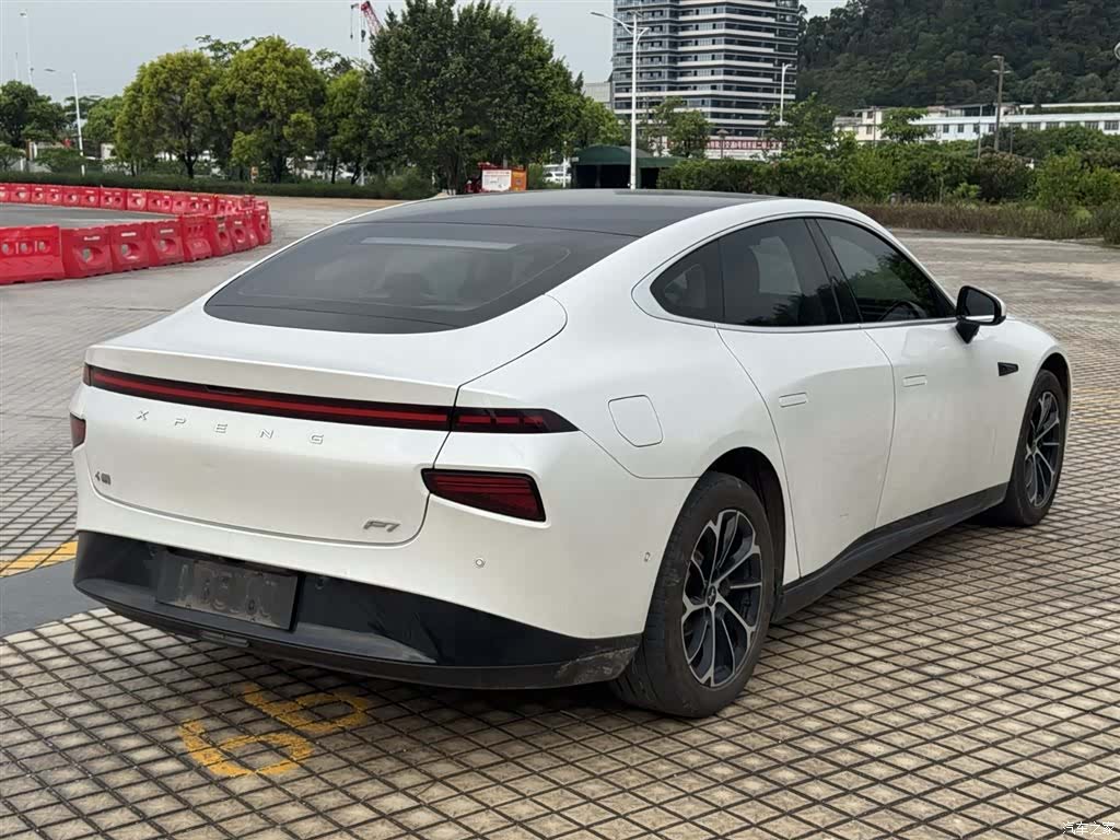 Xpeng P7, 2022 4