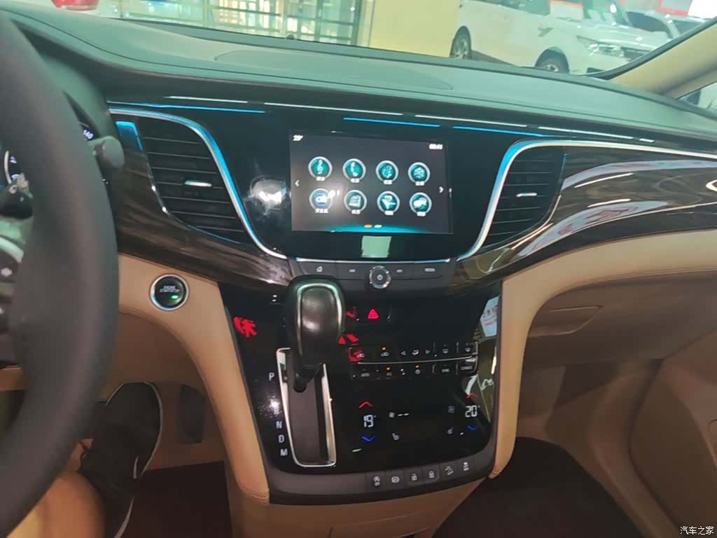 Buick GL8, 2017 13