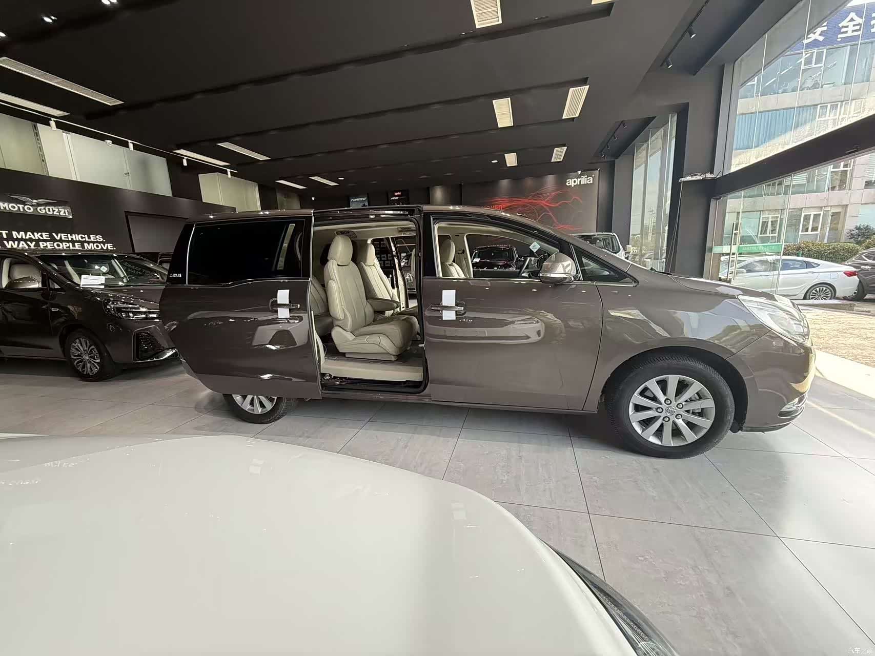 Buick GL8, 2016 4