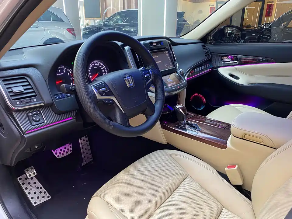 Toyota crown