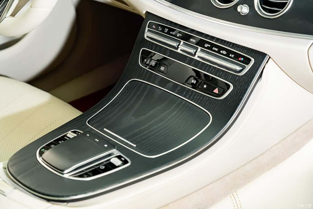 Mercedes-Benz E-Class, 2023 18