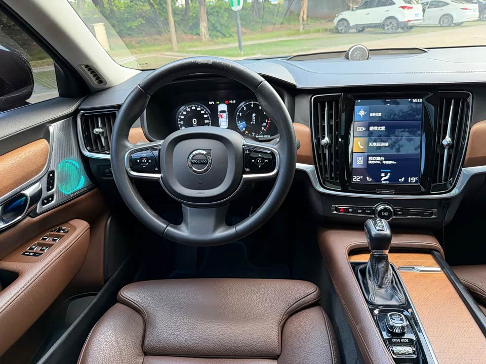 Volvo S90