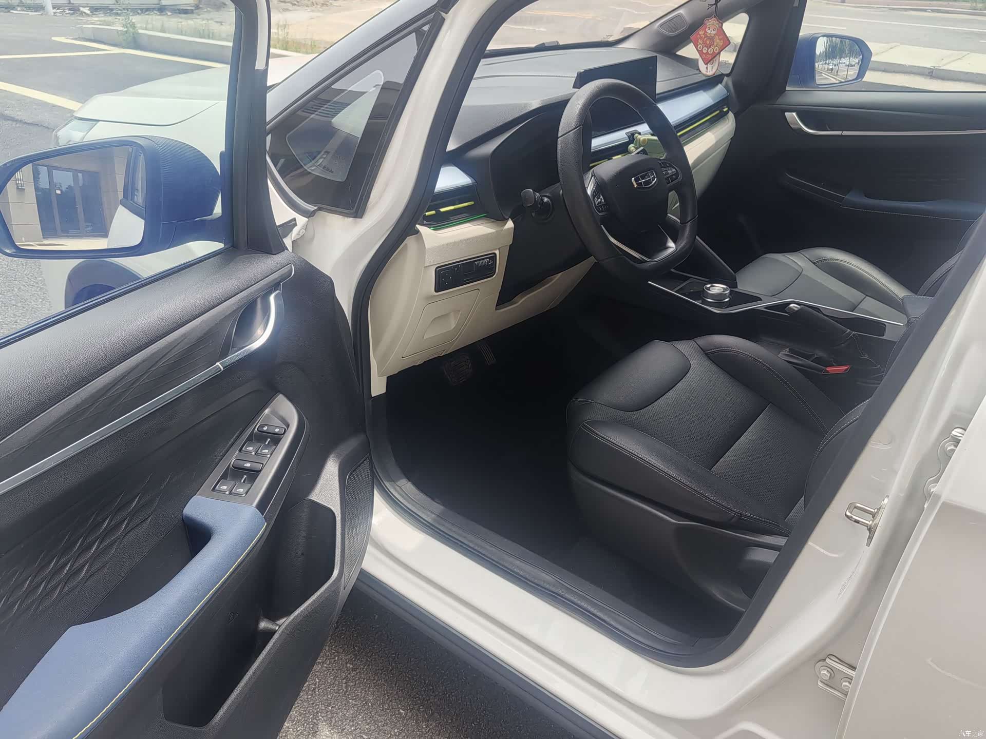 Geely EX3, 2022 все фото