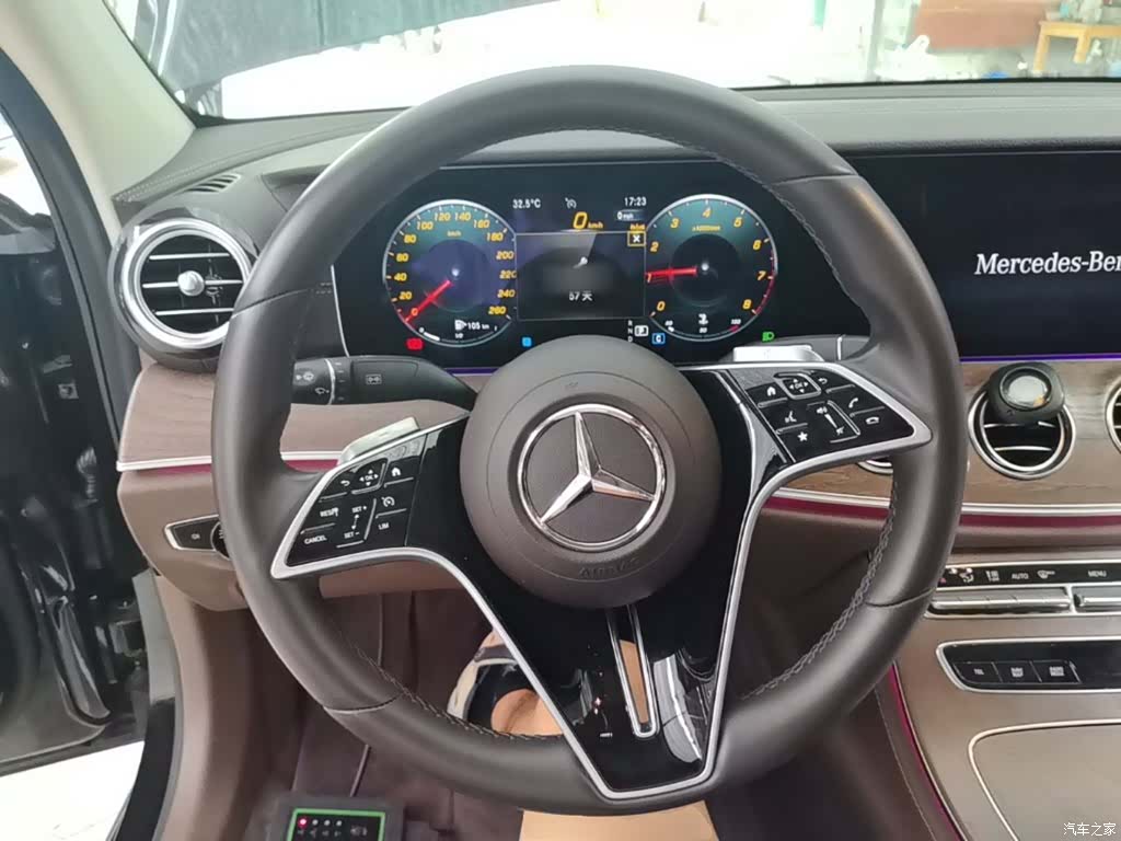 Mercedes-Benz E-Class, 2023 11