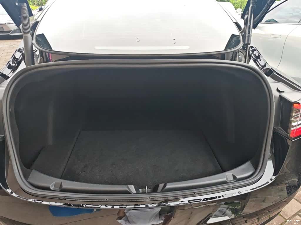 Tesla Model 3, 2023 19