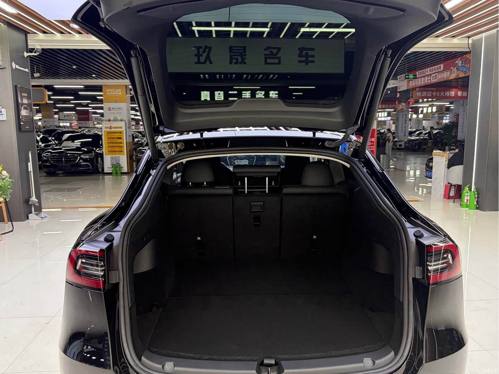 Tesla Model Y, 2023 15