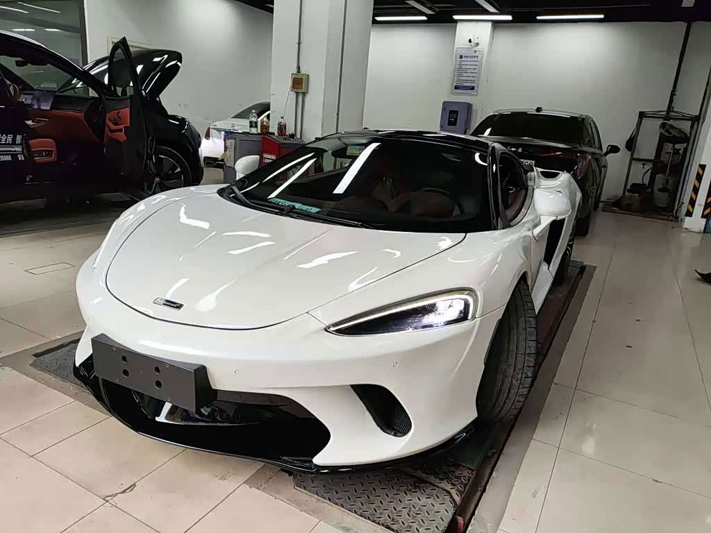 McLaren GT