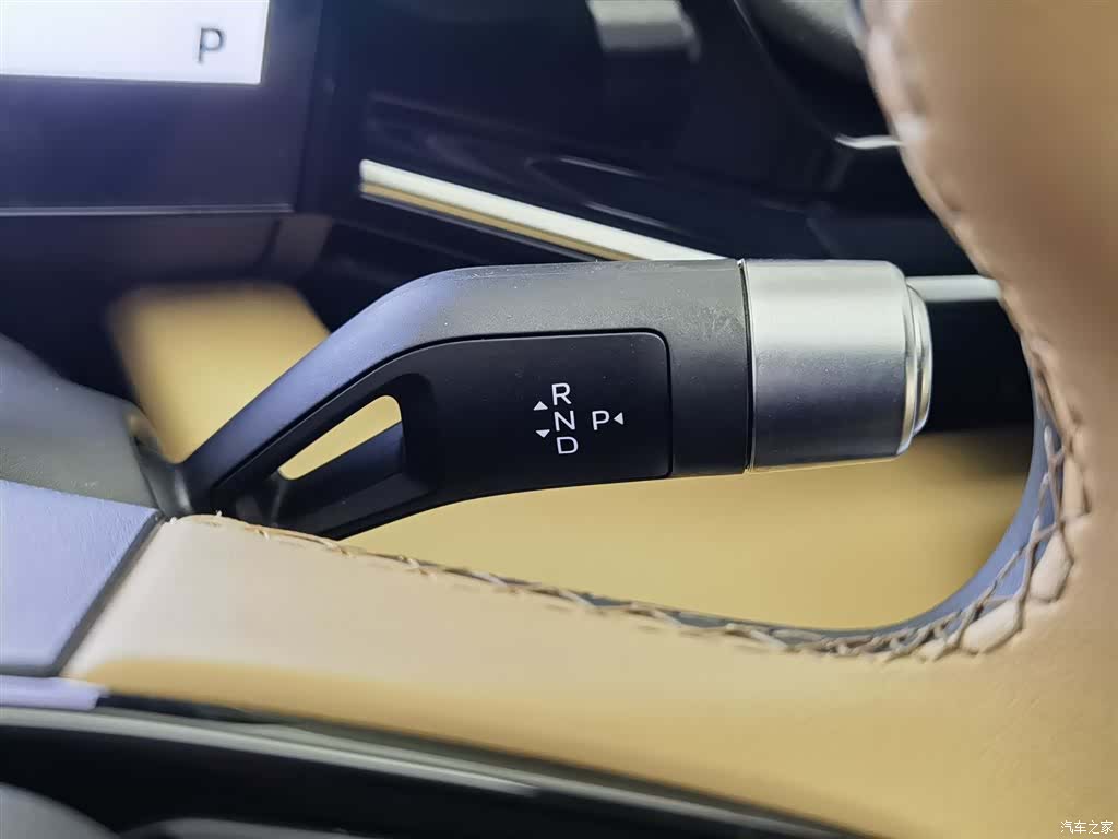 Geely Galaxy L6, 2025 13