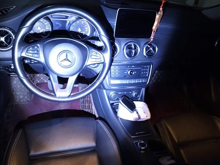 Mercedes-Benz GLA Mercedes-Benz GLA