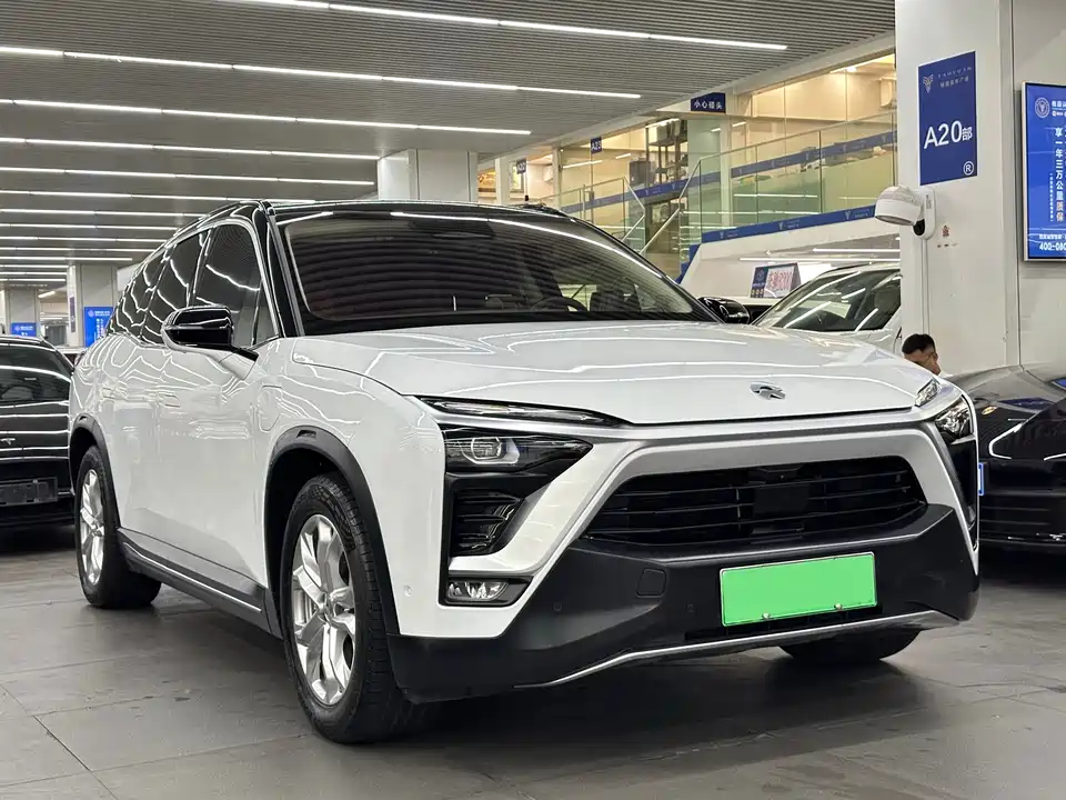 NIO ES8