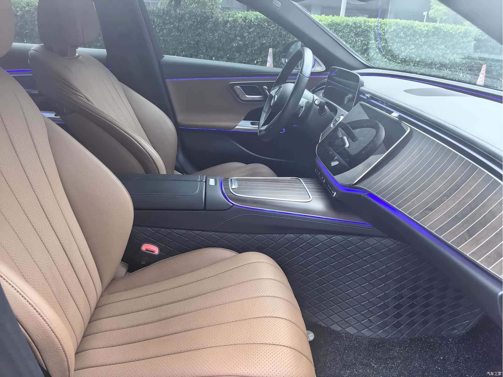Mercedes-Benz E-Class, 2024 11