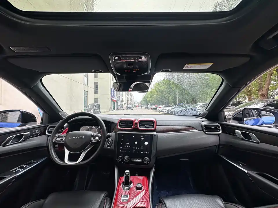 Lynk & Co 03