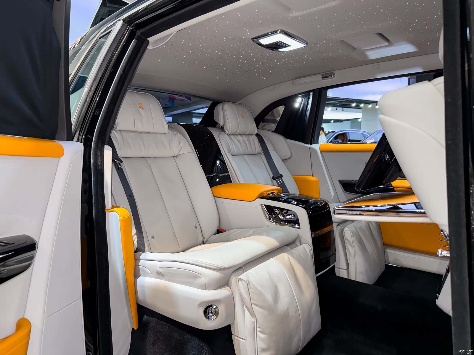 Rolls-Royce Phantom, 2023 30