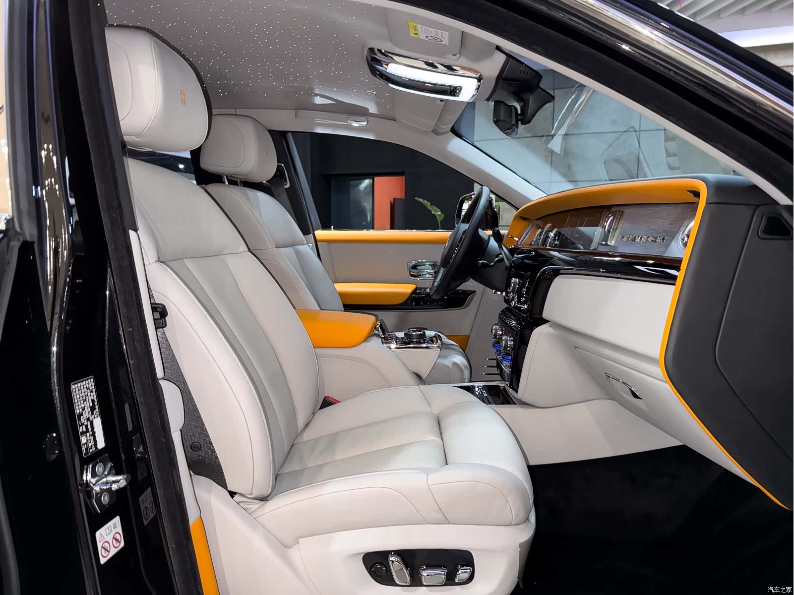 Rolls-Royce Phantom, 2023 33