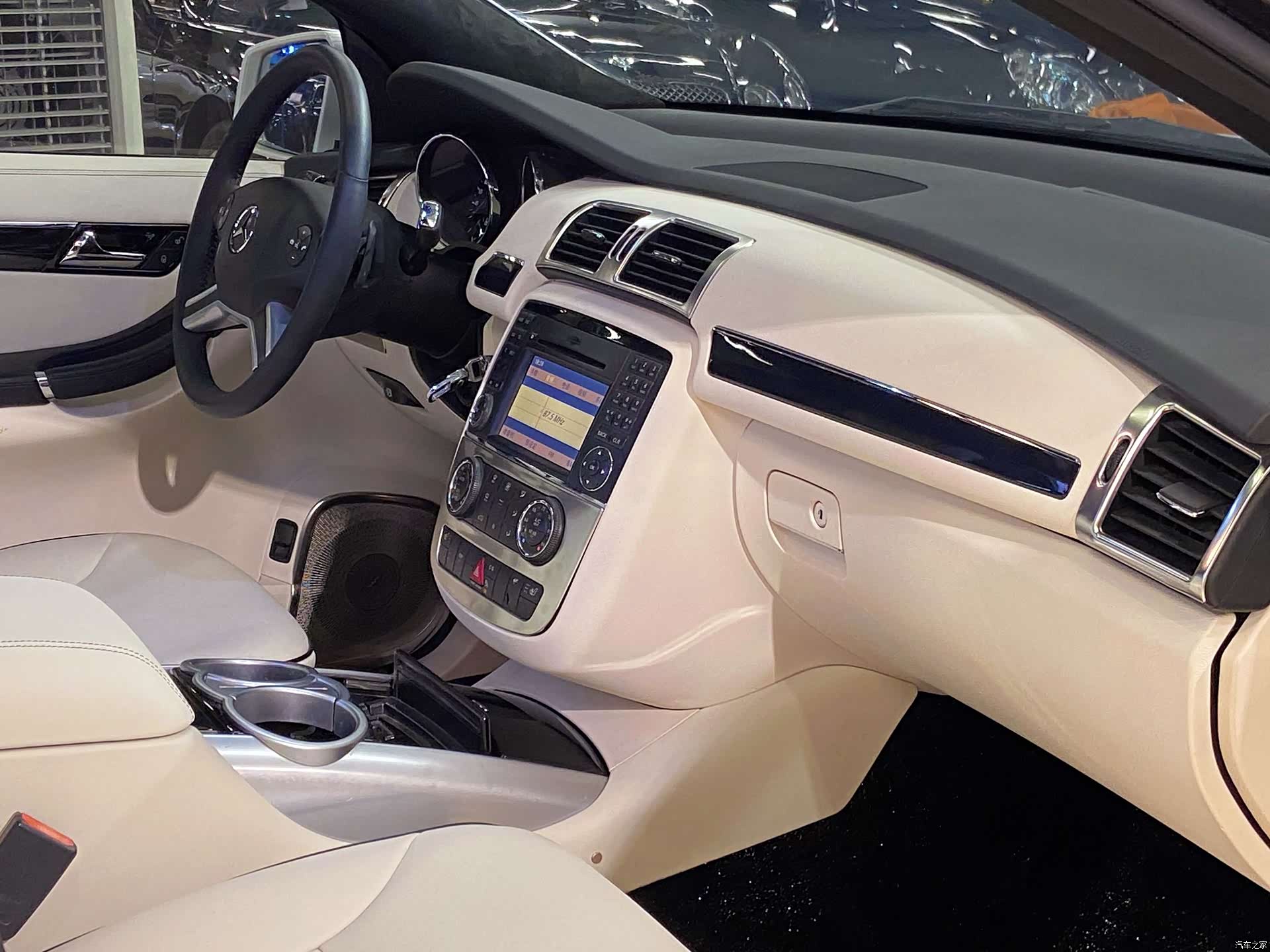 Mercedes-Benz R-Class, 2012 16
