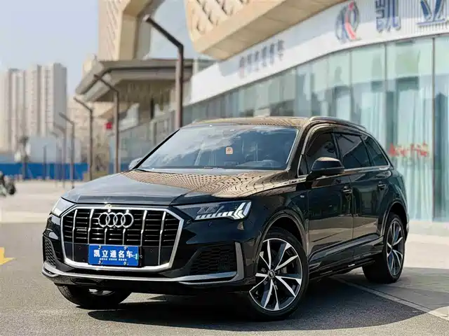 Audi Q7 2022 — купить из Китая под заказ
