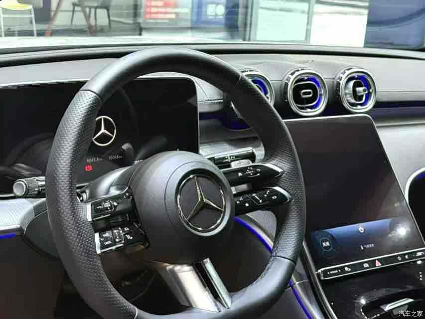 Mercedes-Benz C-Class, 2024 4