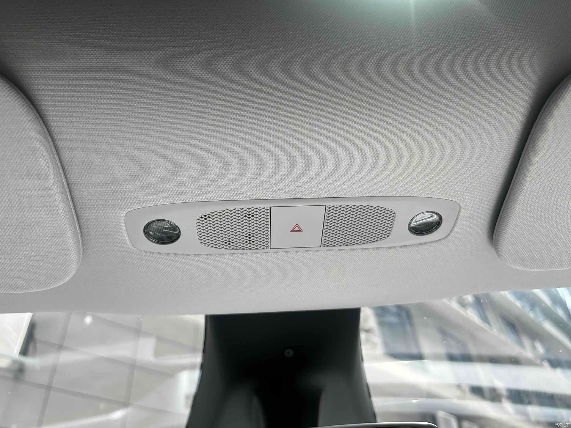 Tesla Model Y, 2024 19