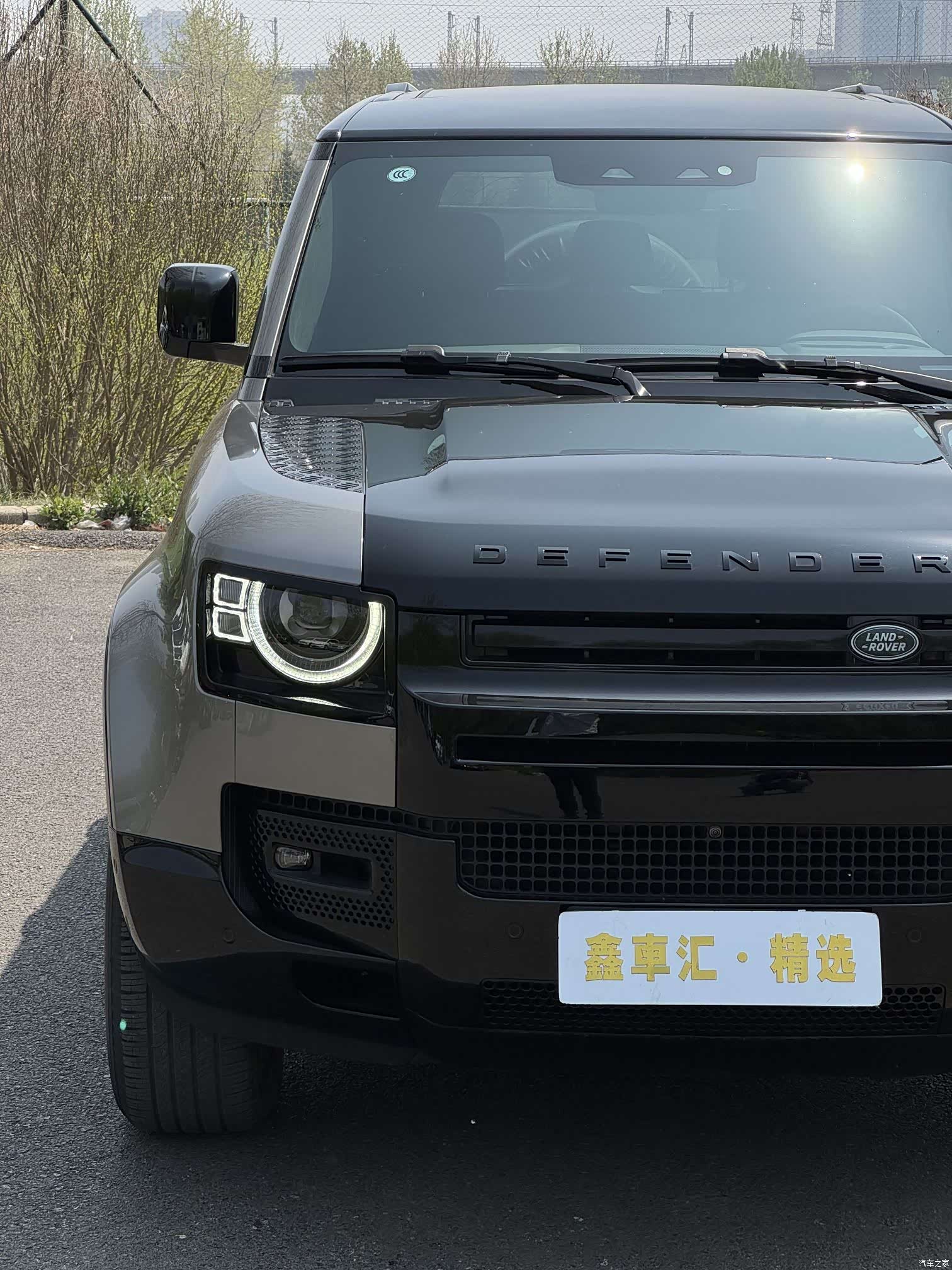 Land Rover Defender, 2024 3
