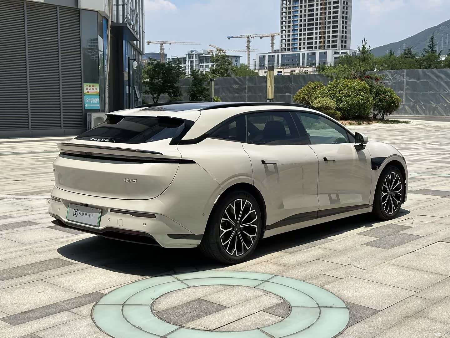 Zeekr 007, 2025 4