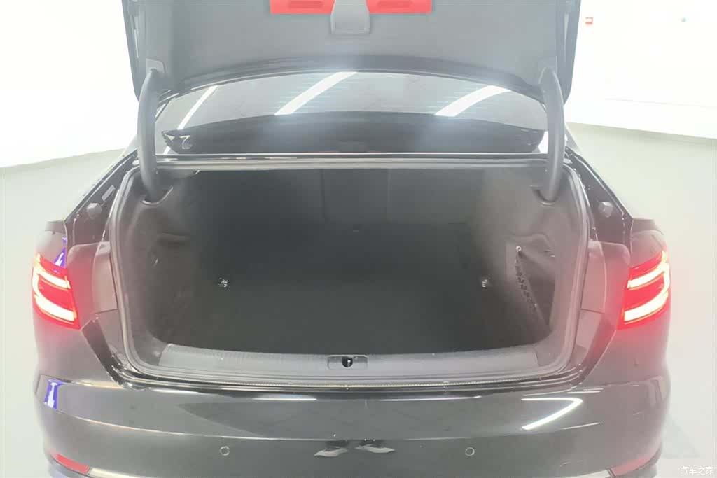 Audi A4L, 2019 4