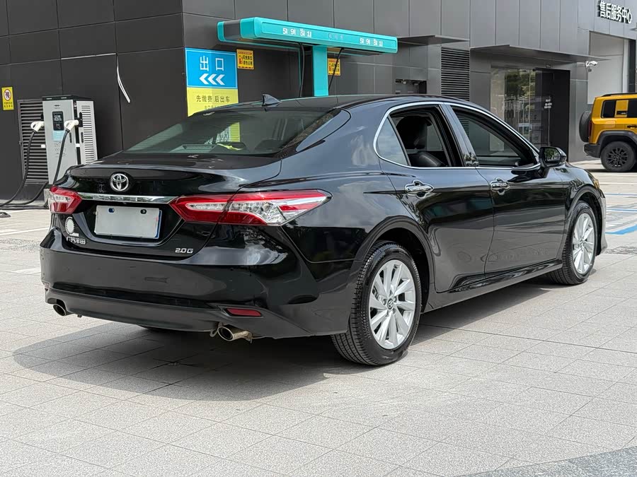 Toyota Camry 2022, фото 4