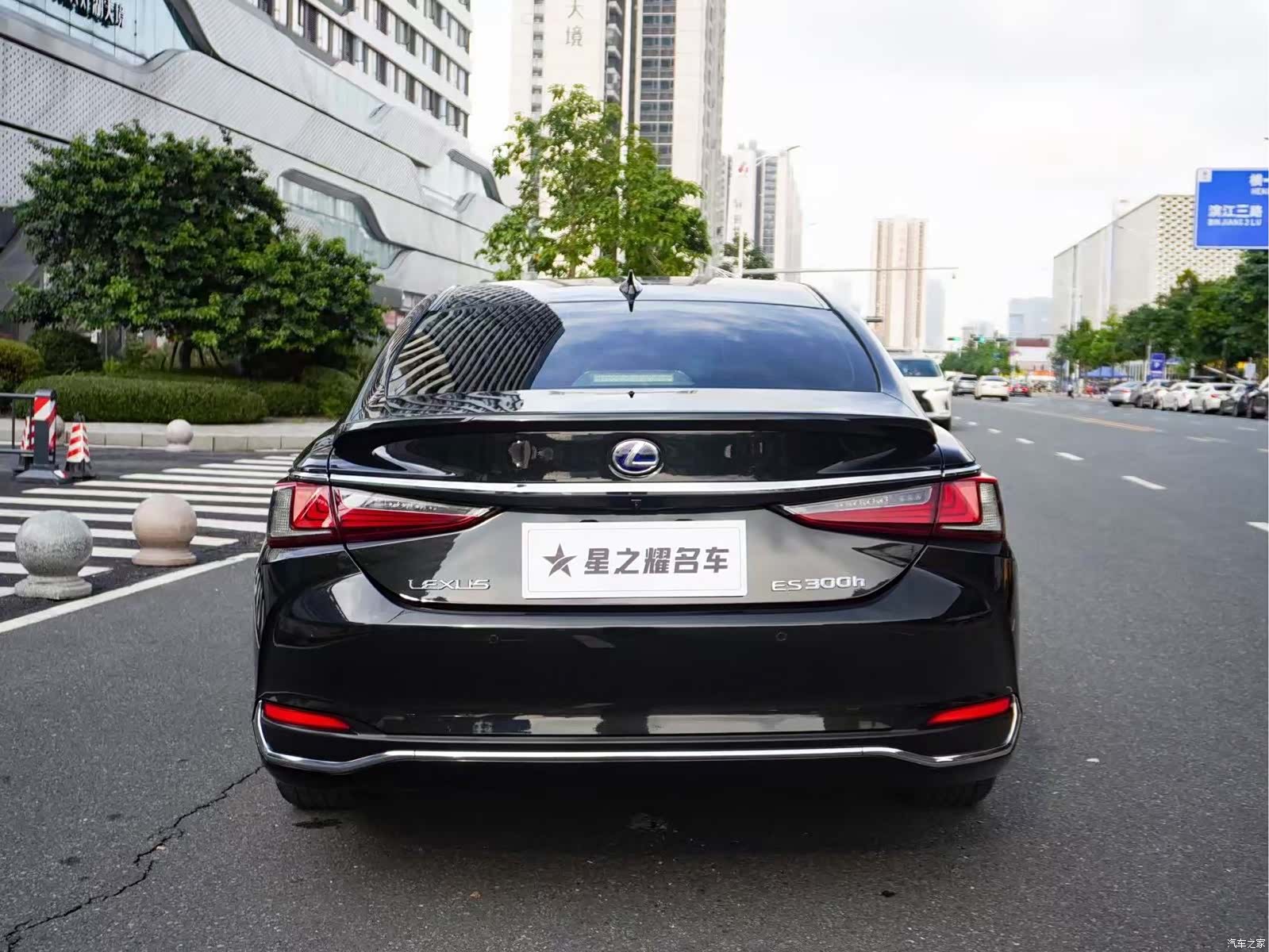 Lexus ES, 2022 4