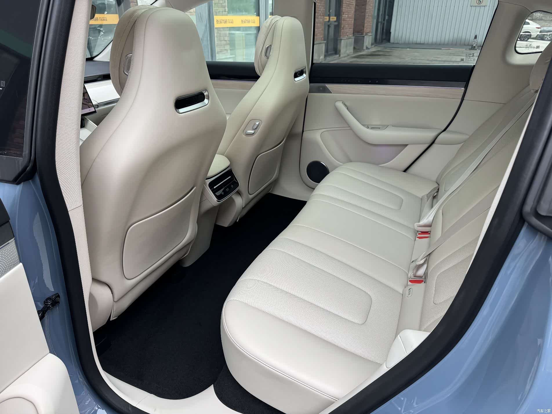 Luxeed R7, 2025 8
