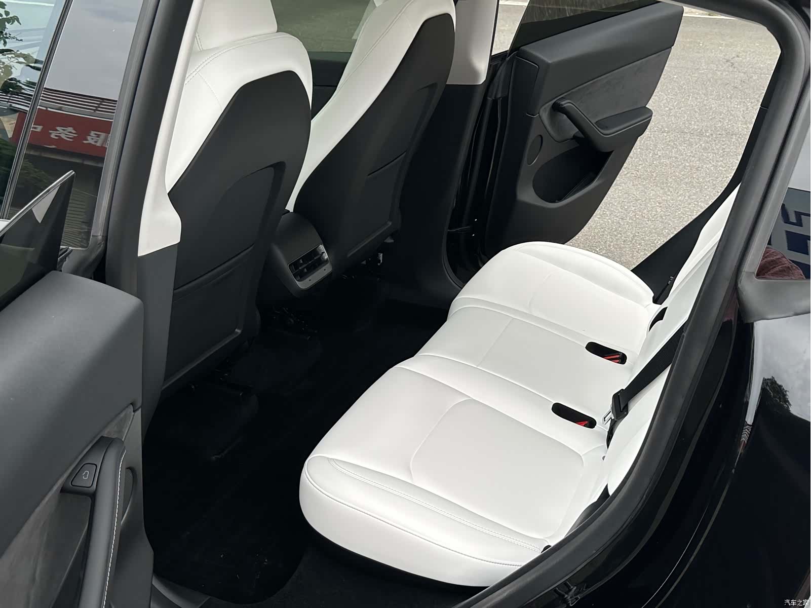 Tesla Model Y, 2023 13