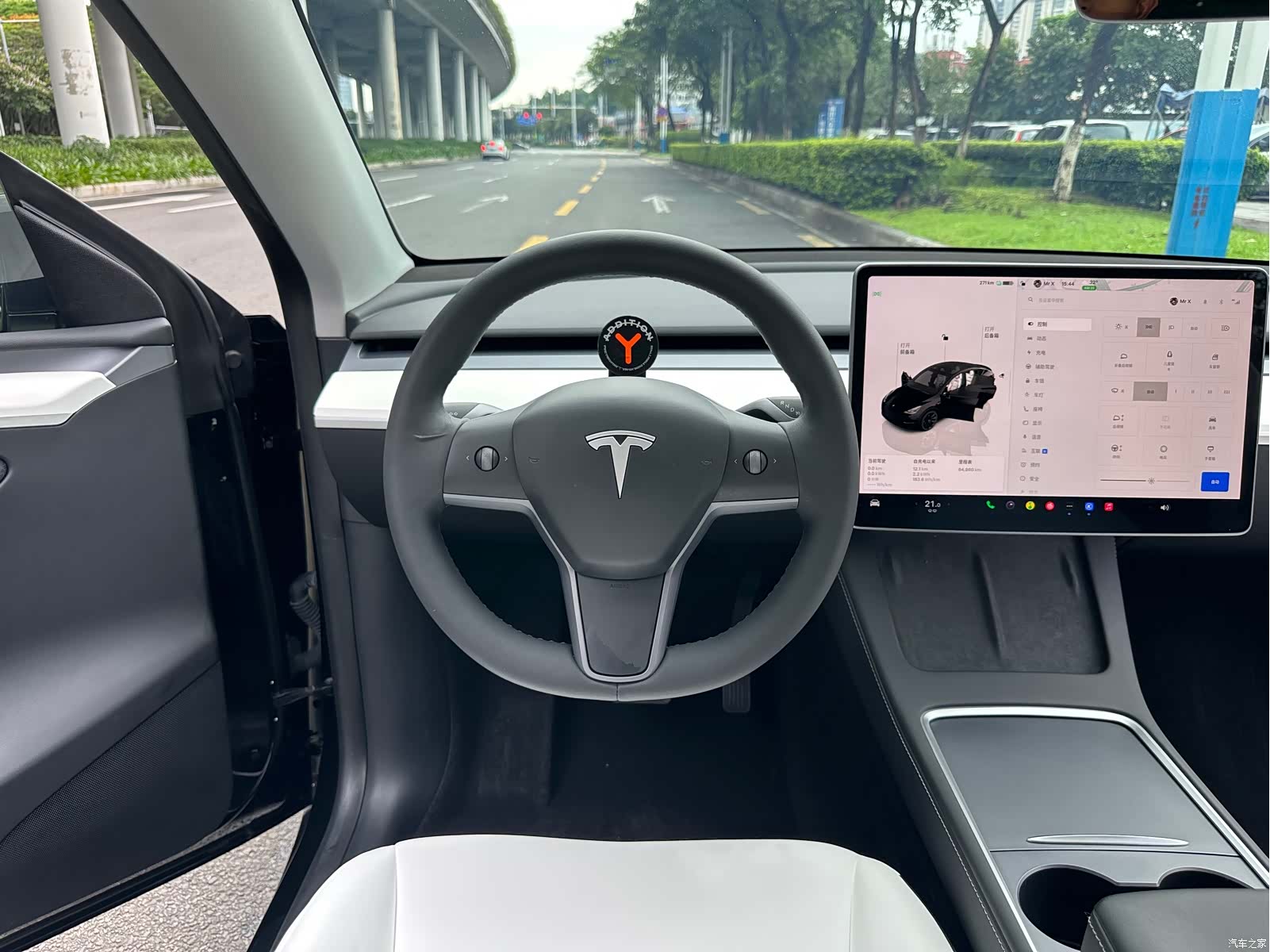 Tesla Model Y, 2023 4