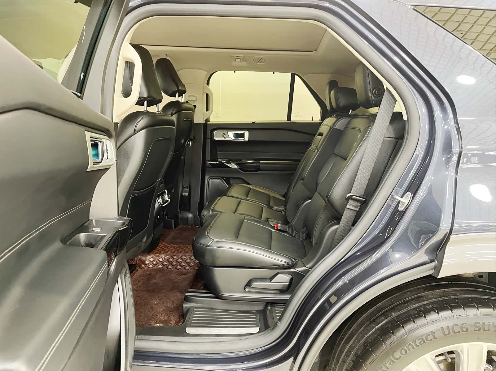 Ford Explorer, 2021 18