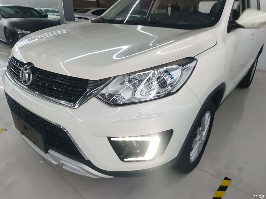 BAIC X35, 2016 24
