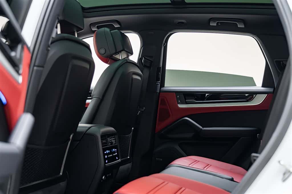 Porsche Cayenne, 2026 10